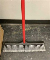 18” Push Broom Medium Floor