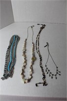 lot of 4 womens necklaces ,, length not taken