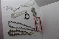mic lof of jewlery [white]; 4 necklaces ,4 bracele