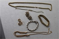 misc lot of glod jewelry ; 2 necklaces ; 3 braclet