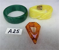 A25- green Lucite bangle, yellow Lucite clamper