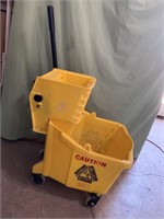 Commercial Mop bucket w/wringer