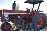 International Harvester 666 Tractor