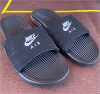 63 - NIKE AIR SANDALS SIZE 9 (41)