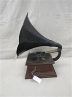 TABLE TOP VICTROLA: