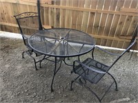 Nice outside picnic table and two wire chairs