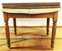 Dining Room Table w/ 4 Leaves