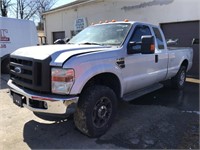 2008 Ford F250 4x4 - 5.4 Gas