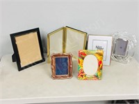 6- empty picture frames