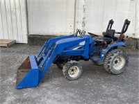 New Holland TC24DA with Loader