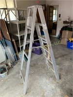 6ft aluminum step ladder (200lb)