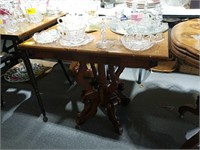 VICTORIAN WALNUT TABLE