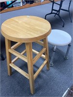 Lot of wooden bar stool & adjustable foot stool