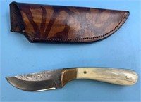Damascus bladed skinning knife with copper bolster