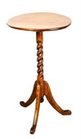Pine Tea Table with Turned Pedestal on 3 Feet