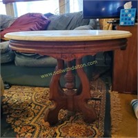 Oval marble top side tabel