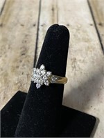 14k Gold "Star Shaped" Ring With Diamonds Size 7