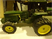 John Deere Toy Tractor 1/16 Scale