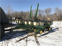 JD 7200 vacuum planter, 12 row 30",