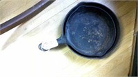 2 cast wagner fry pans