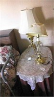 2 lamps/table
