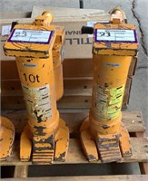 (2) 10 Ton Hydraulic Jacks