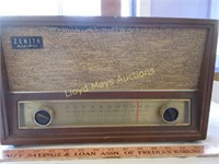 Zenith Mid Century Wood Case AM-FM Table Radio