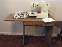 Singer Merritt 4538 sewing machine and cabinet,