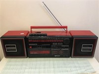 Magnavox tape player / radio