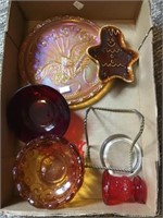 Carnival glass collector plate, assorted