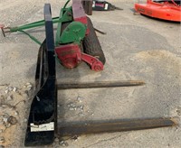 JOHN DEERE PALLET FORKS