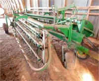 John Deere 700 hyd twin hay rake, shedded