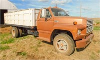 1982 Ford F600 2-ton truck,