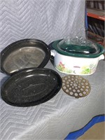 Rival crock pot, roaster pan  (at#6b)