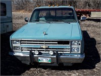 1985 chevy truck, 2 wheel drive, 302 automatic