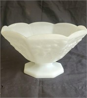 Octagon shaped white fruit bowl approx 5 inches