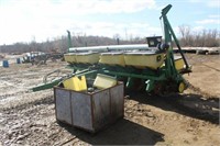 John Deere 7200 Max-Emerge 2 8-Row Vacuum