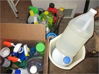 CLEANING SUPPLIES & SMALL TRASH CAN