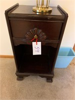 ANTIQUE WOOD END TABLE/NIGHT STAND