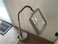 STAND UP LIGHTED MAGNIFIER