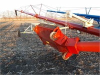 Farm King 1070 swing auger, 7yrs old
