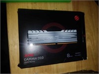 1 8GB XPG Gammix D10 DDR4-3000