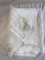 Vinatge Linen Table Cloth Set