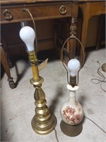 Lot of two lamps with no shades - not matching
