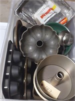 Tote w/kitchen pots, skillets, bundt pans, etc