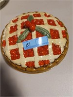 Ceramic cherry pie plate with cover