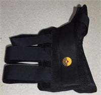 Corflex right-hand medium wrist splint