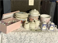 Lot of misc home décor items