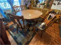 Kitchen Table w/ 2 leafs & 6 chairs