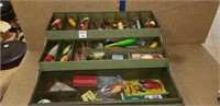 TACKLE BOX W/ SEVERAL LURES